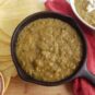 New-Mexican-Style-Green-Chile-Sauce-in-black-cast-iron-pan-with-corn-tortillas