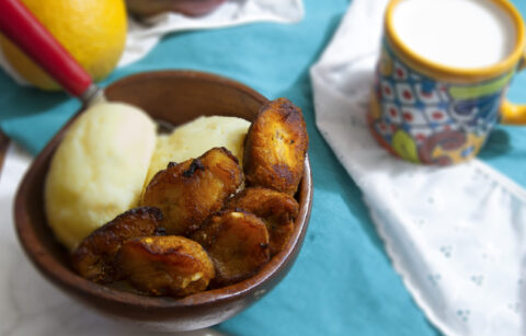 platanos-maduros-sweet-fried-plantains-served-with-vanilla-ice-cream-in-brown-bowl